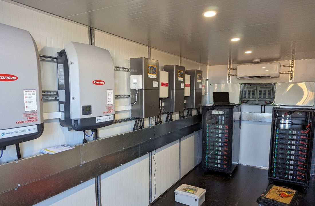 Kluem Electrical installation of 3-phase off-grid power system