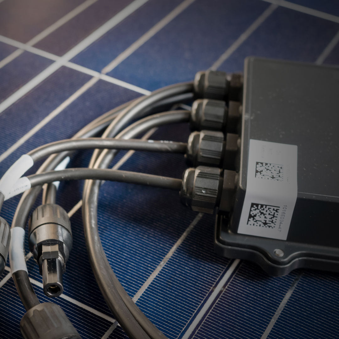 Solar power connector and wiring components